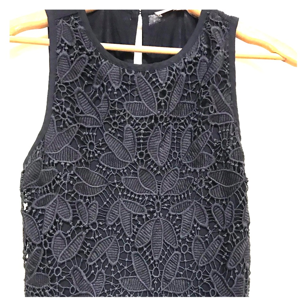 Ann Taylor Loft size S black embroider top. NWOT.